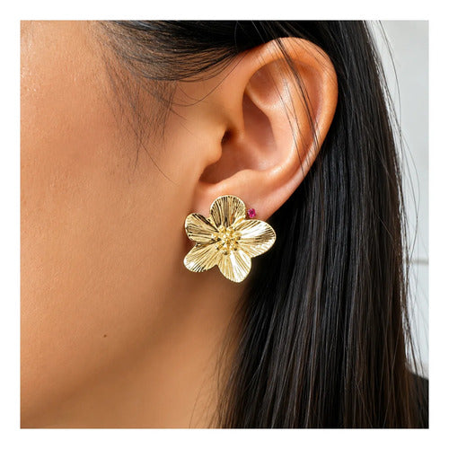 Brinco Pressão Flor Dourado  Semijoia Feminina Folheado